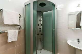 Гостиница Орион Нижний Новгород "Эконом" номер (без окна) с 2-х спальной кроватью-5